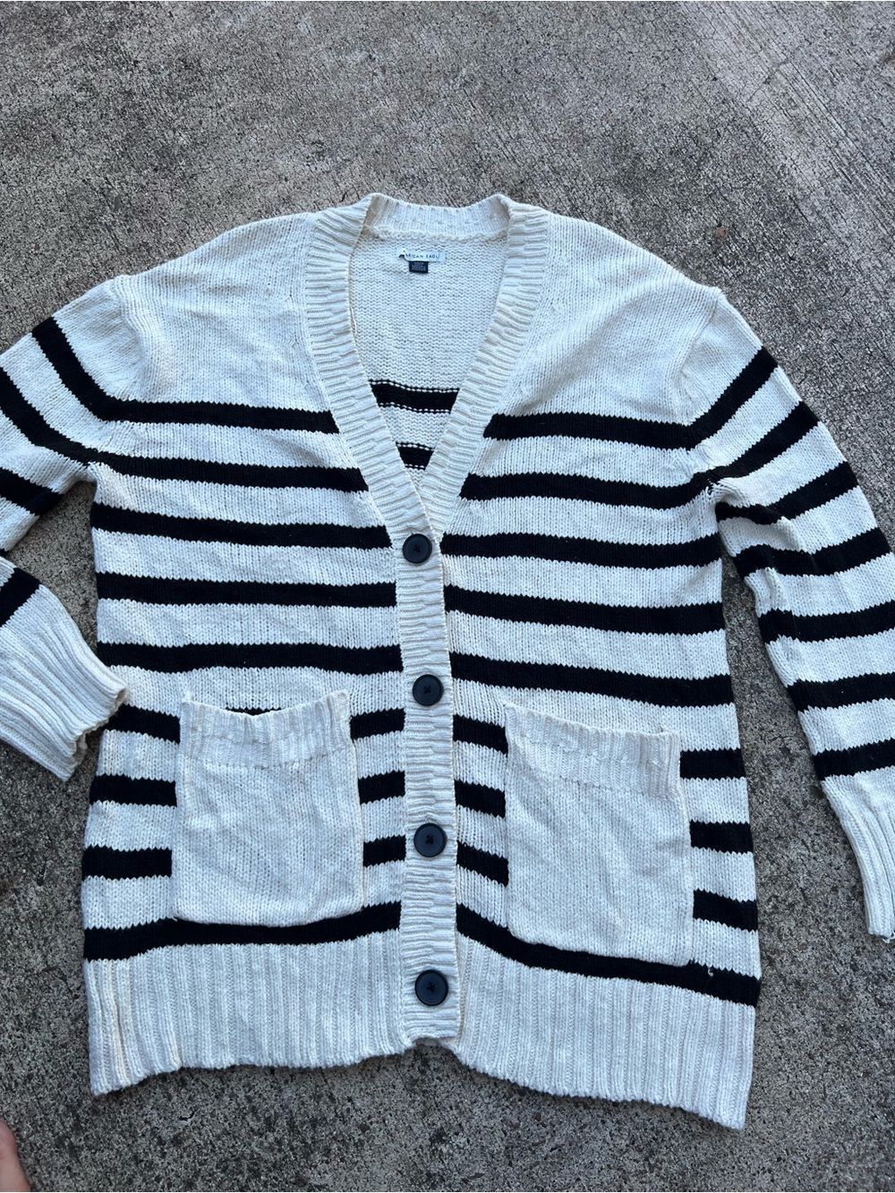 A-American Eagle Women's Oversized Striped V-Neck Cardigan Sweater (S)